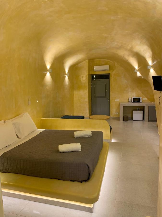 M Residence Santorini Conelia Cave Fira  Bagian luar foto