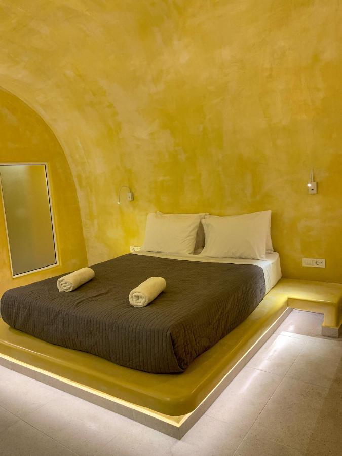 M Residence Santorini Conelia Cave Fira  Bagian luar foto